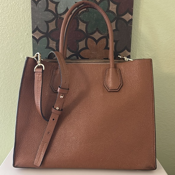 Michael Kors 2-in-1 Tote Bag/Purse - Picture 8 of 9
